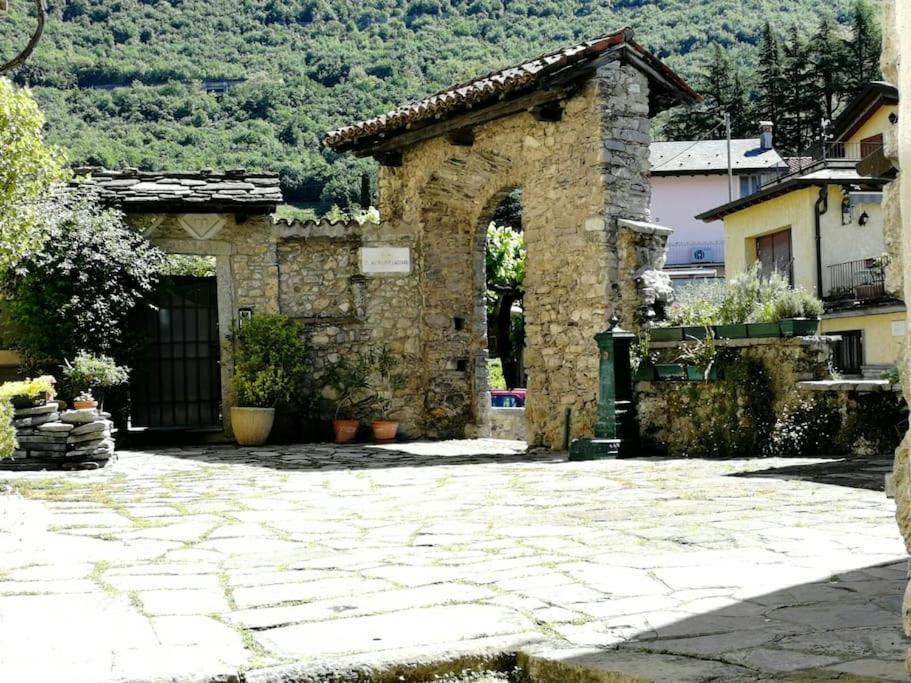 L'Antico Borgo, Un Mix Di Storia E Romanticismo Villa Lierna Buitenkant foto