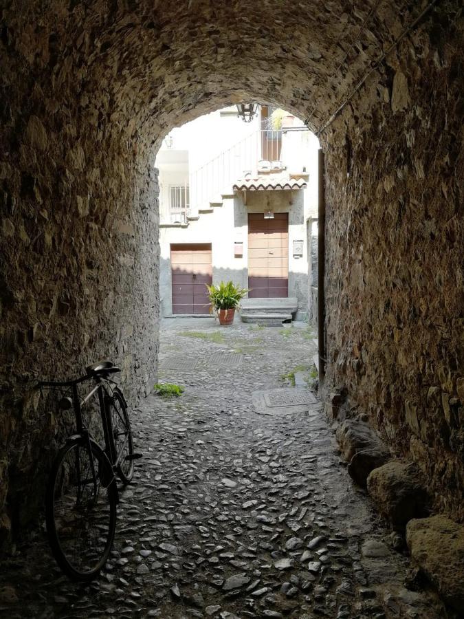 L'Antico Borgo, Un Mix Di Storia E Romanticismo Villa Lierna Buitenkant foto