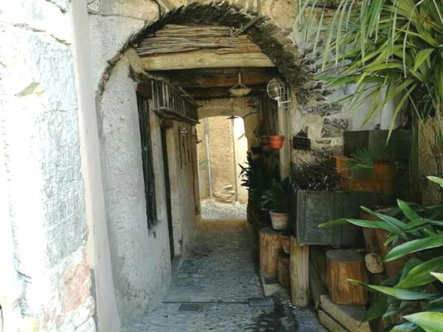 L'Antico Borgo, Un Mix Di Storia E Romanticismo Villa Lierna Buitenkant foto